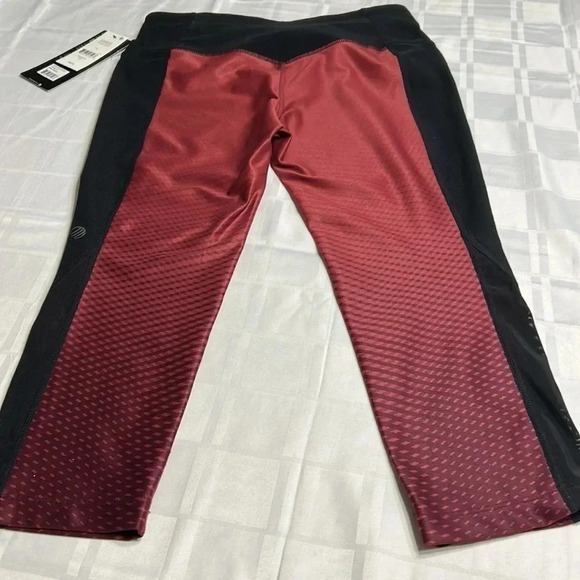 BNWT MPG printed capris cropped leggings BLACK and burgundy activewear - Picture 10 of 12
